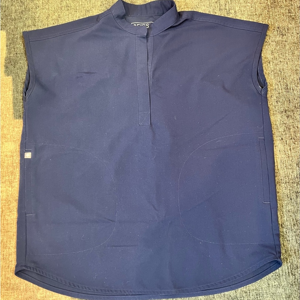 Figs scrub top